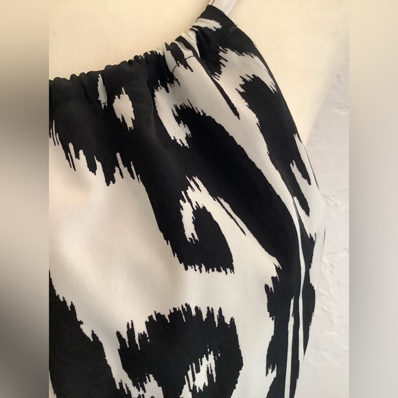 Beautiful Resortwear silk maxi dress Athleta builtin bra, blk/white Ikat pattern - Picture 9 of 12
